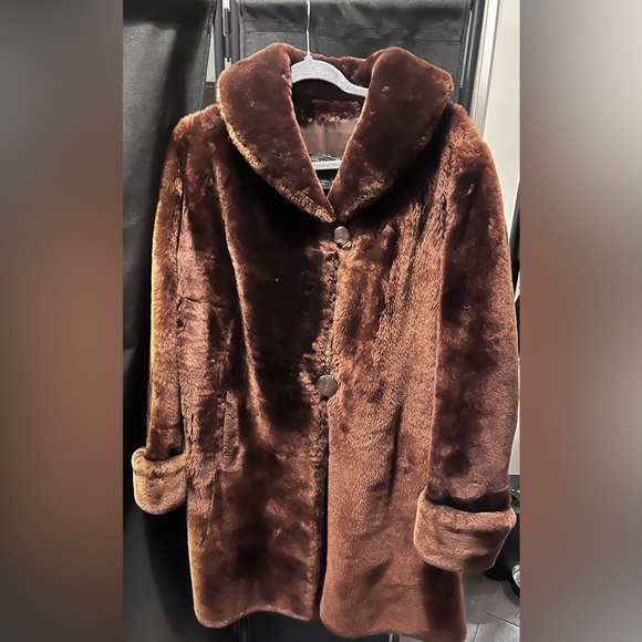 Jackets & Blazers - Elegant Chocolate Vintage Beaver Fur Coat